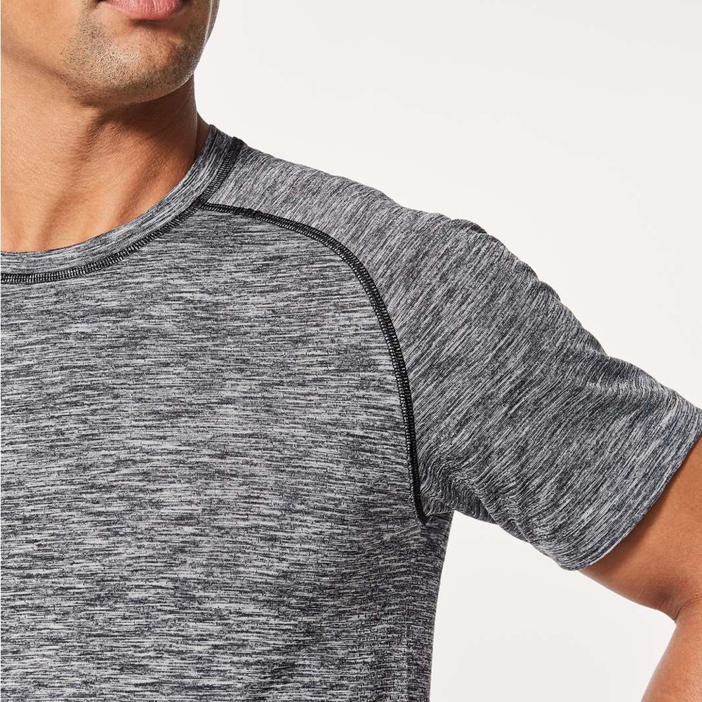 Lululemon Men’s Metal Vent Tech Short Sleeve Grey Blue Workout Top Size XL